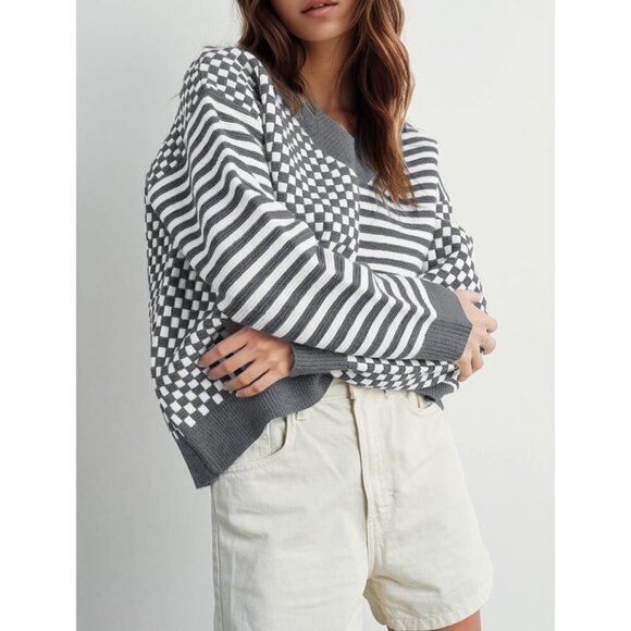 Women's Grey Striped Checkered V Neck Casual Knit Trendy Pullover Sweaters - Picture 3 of 3